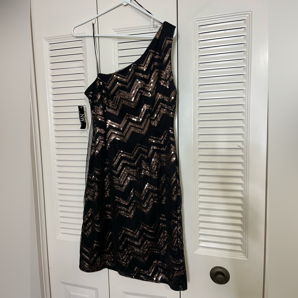 Nightway- women’s one shoulder strap w/ sequins dress